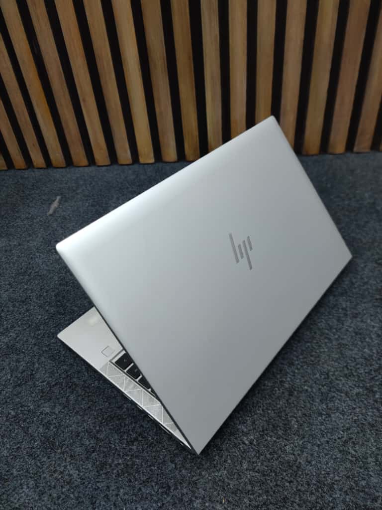 HP EliteBook 840 G8 Back Side