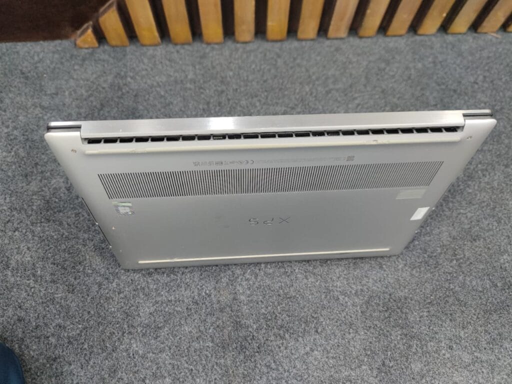 dell xps 15 9510 back side view
